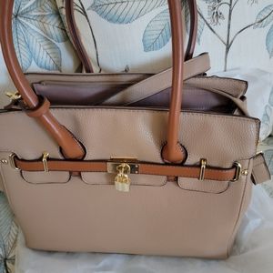 Adrienne Vittadini tote purse